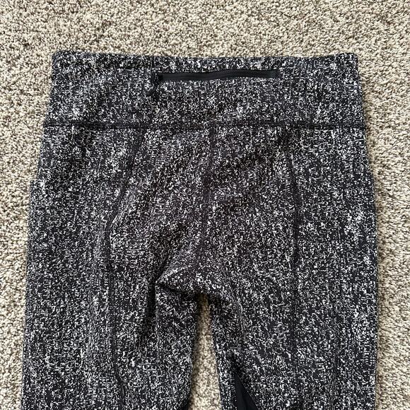 Lululemon black & white pattern mesh panel leggings size 6 - Picture 5 of 12